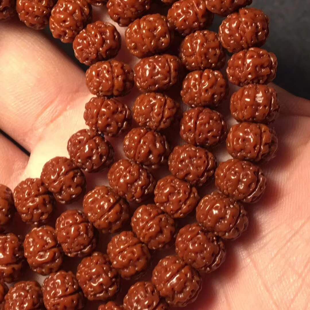 手盘两年的小金刚菩提值多少钱,小金刚菩提多大的盘玩效果最好