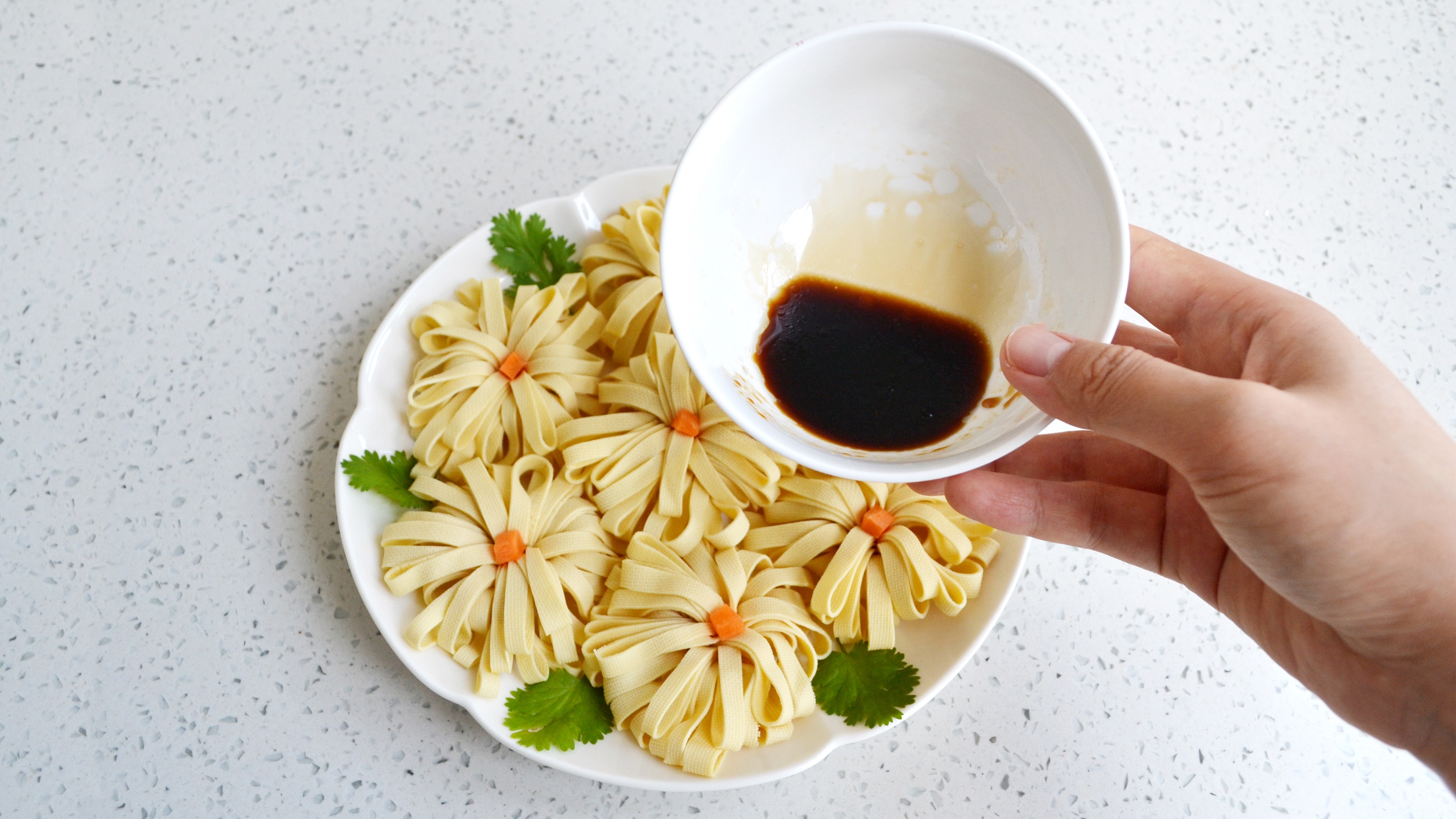 凉拌豆皮简单易学的做法,凉拌豆皮怎么做好吃简单