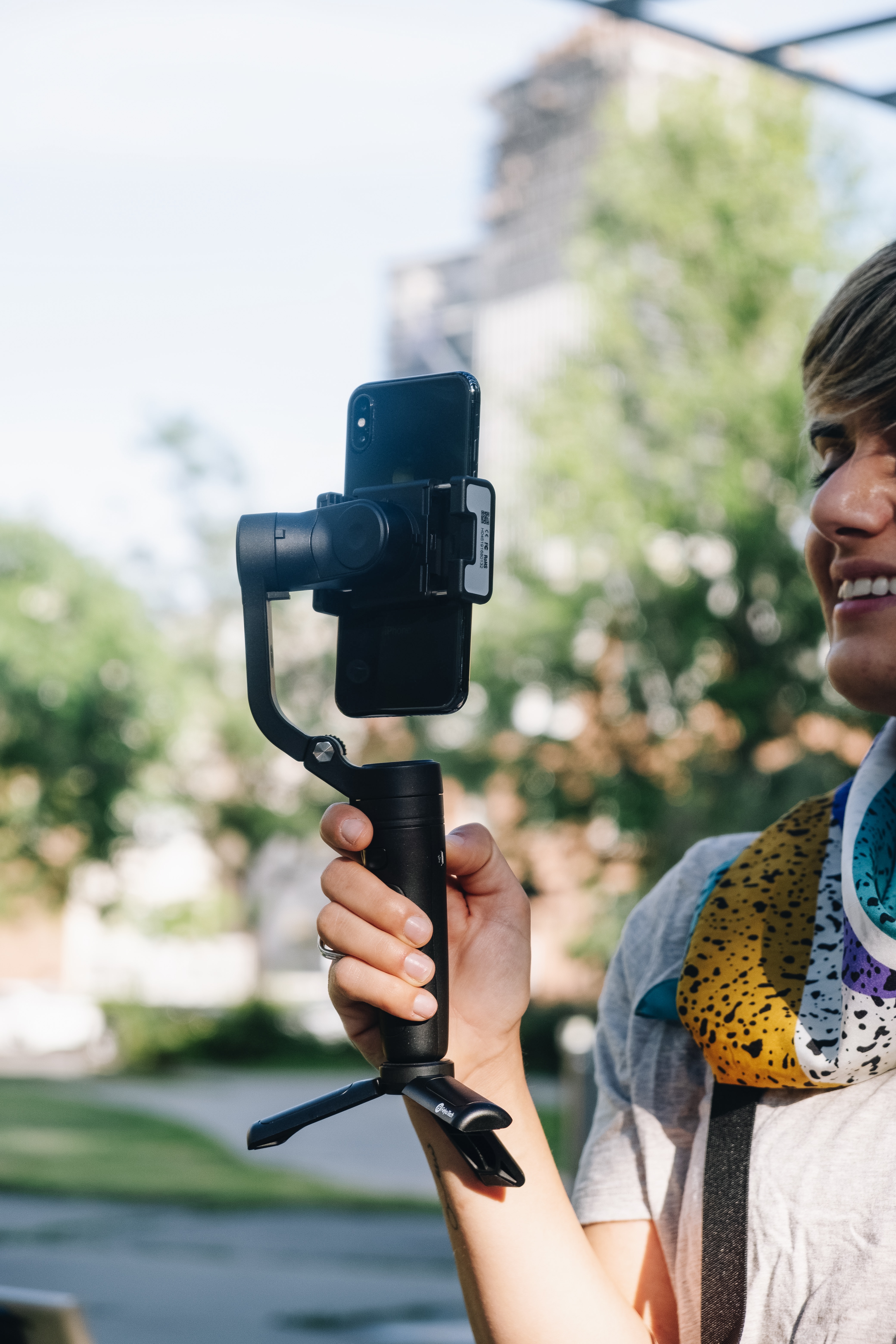 如何判断一台手机稳定器值不值得买？新手入门短视频必看攻略