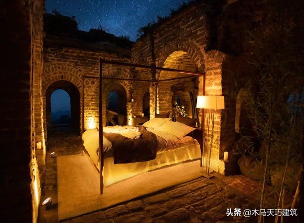 设计一个具有地域文化特色的酒店,10间小型酒店设计