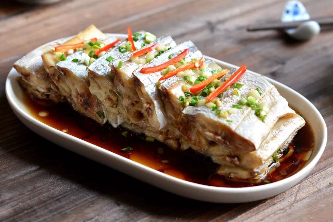 高压锅焖酥带鱼的正宗做法,带鱼段油炸的家常做法视频