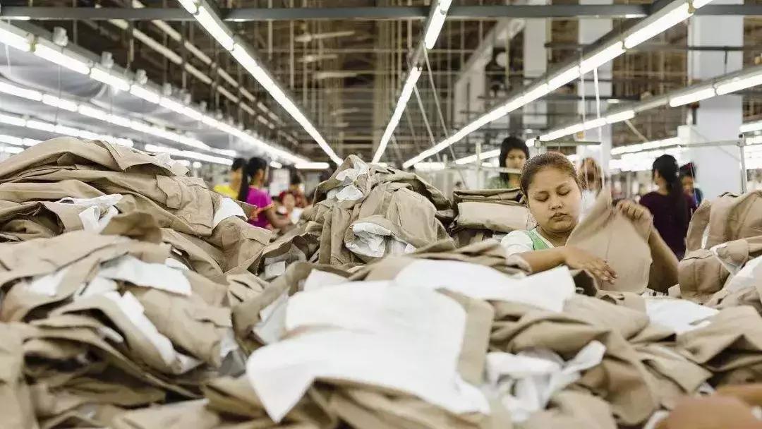 第一次开服装店怎么进货赚钱,开服装店一年12个月该怎样进货