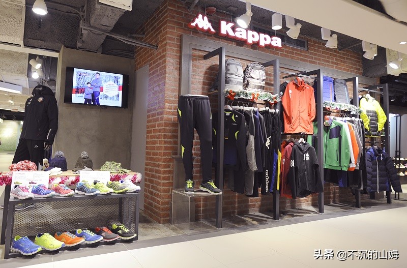 耐克品牌历史,运动品牌阿迪达斯发展历程