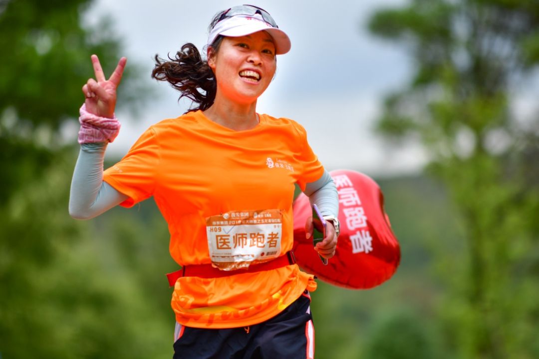 王珞丹成都活动,马拉松燃爆全城