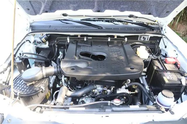 骐铃t100柴油皮卡车,骐铃T100和大迈X5对比