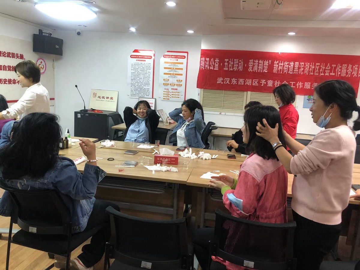 爱满荆楚|关爱女性,黑泥湖社区小组活动“手工DIY紫草药膏”