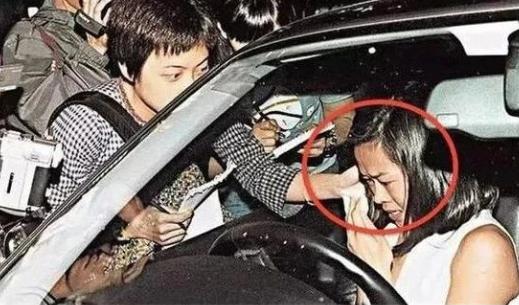 亿万富豪给孙子留下200亿遗产,富豪赠送700亿继子