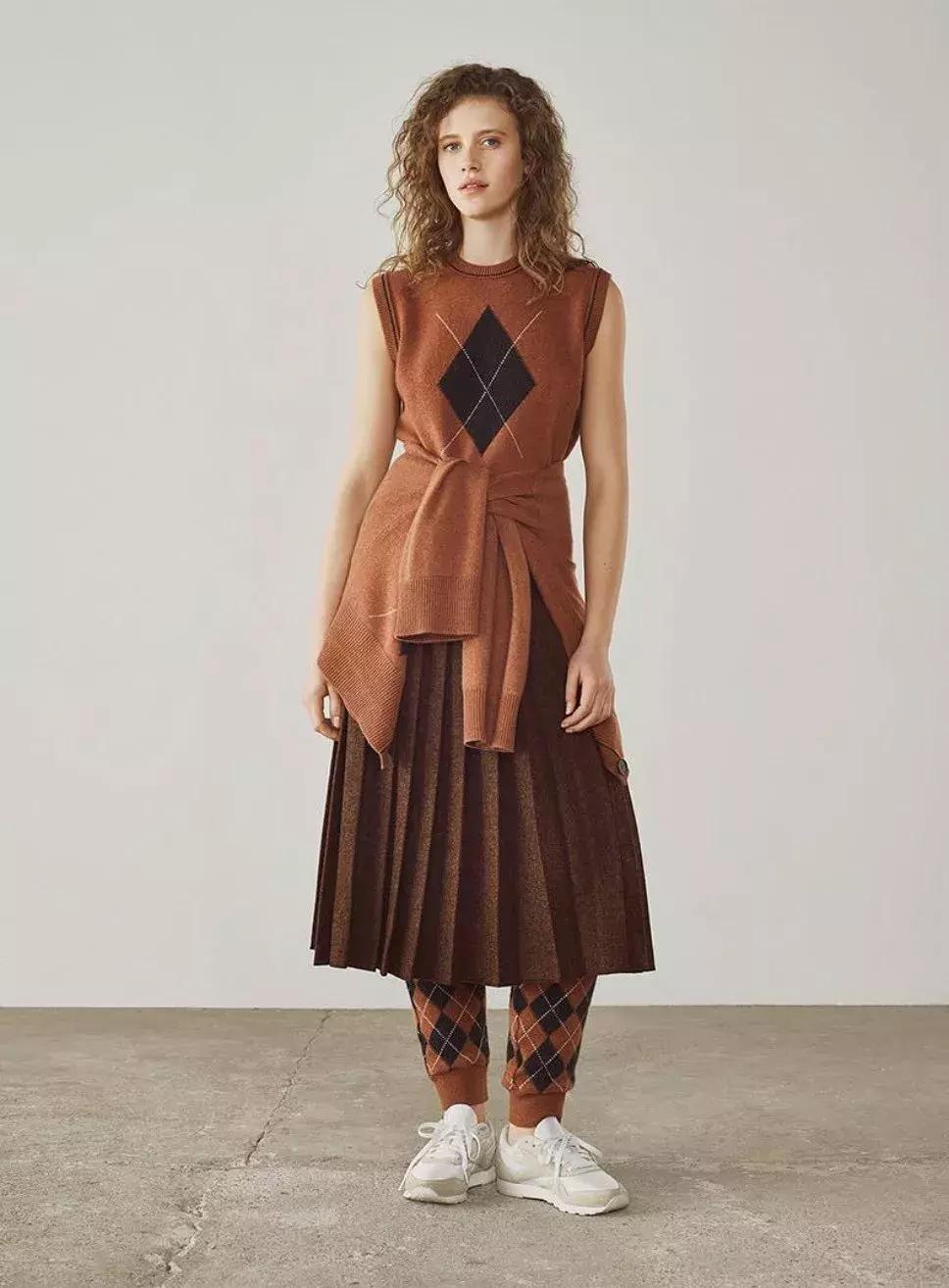 想要冬天穿出高级感,冬天围巾这样系简单又时尚好喜欢