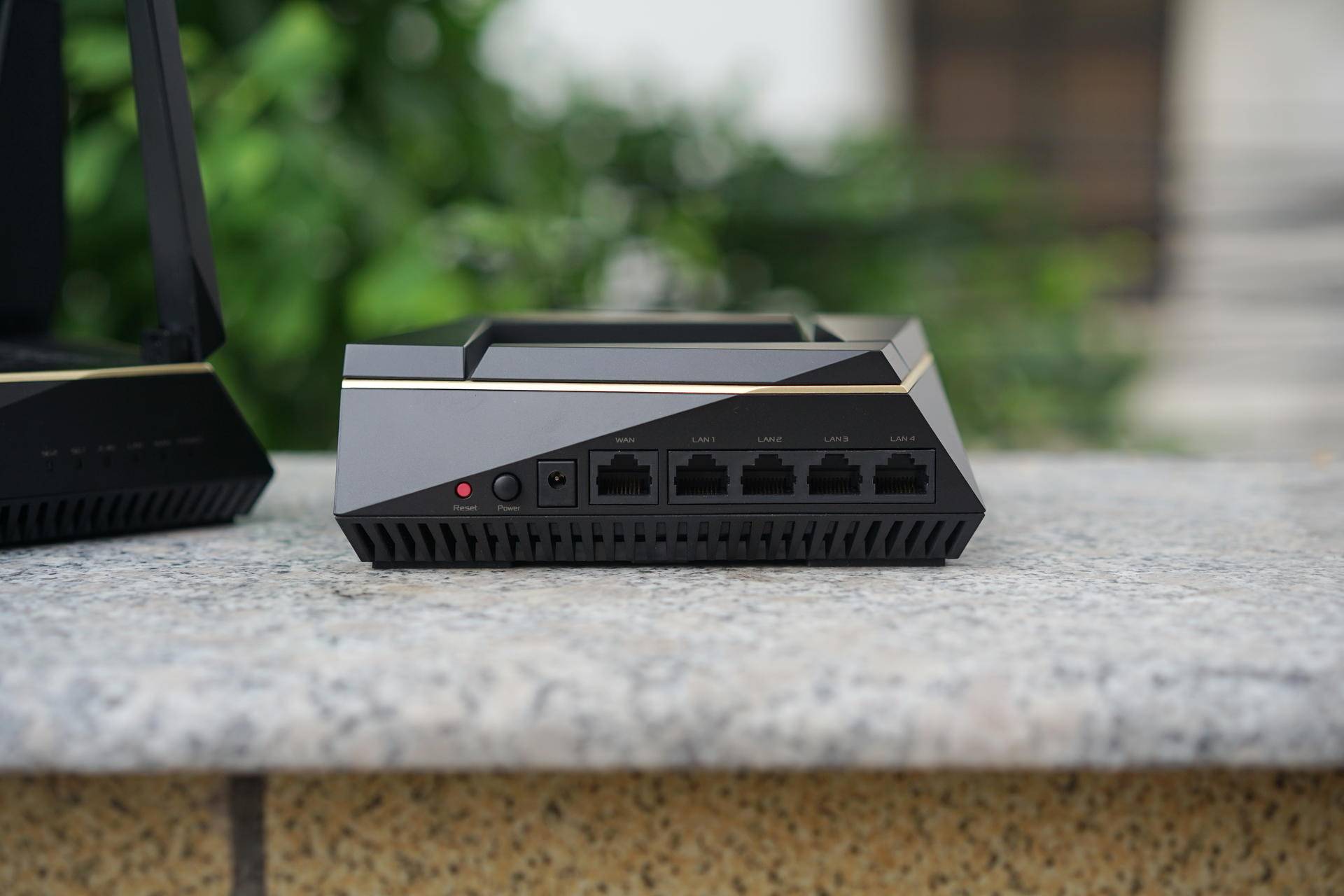 华硕rt-ax68u路由器穿墙性能,华硕ax92u路由器评测