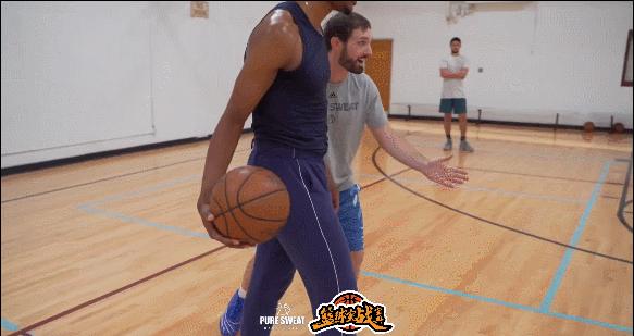 防守挡拆应该由谁决定换人,防守时遇到挡拆怎么破