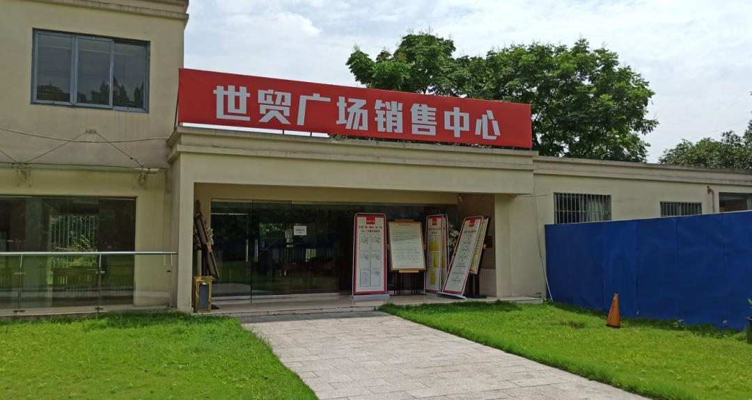 雷翻天！重庆首个带空中泳池的超级豪宅交房，现场惨不忍睹