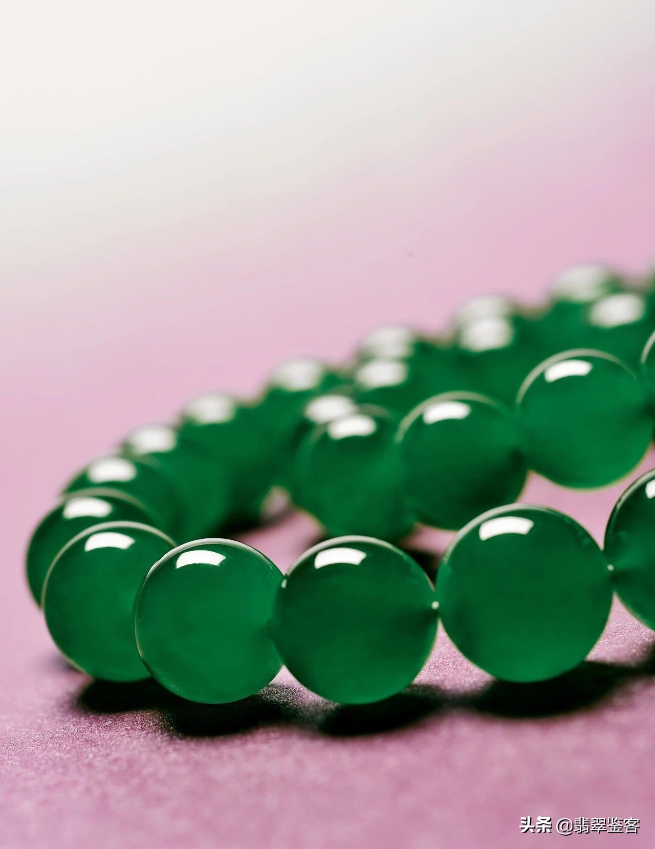 翡翠水头短有可能是冰种吗,翡翠水头好但是有裂纹值钱吗