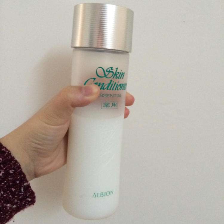 问天问大地，为啥子我是混油敏感肌？护肤品真费钱，今天汇总说说