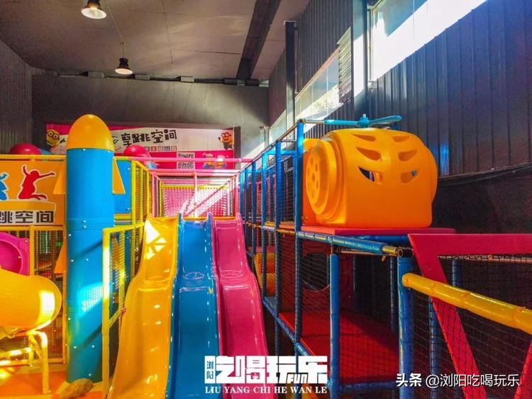 蹦床馆网红滑梯室内,旱雪滑梯蹦床公园