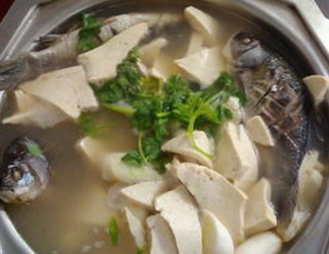 胖头鱼炖豆腐和鲫鱼炖豆腐哪个好,鲫鱼炖豆腐怎么做最好吃
