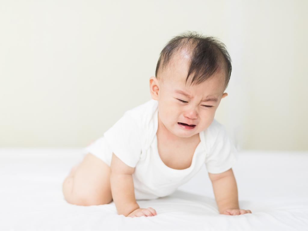 3岁孩子身上类似鸡皮疙瘩痒,三岁女儿晚上睡觉全身痒