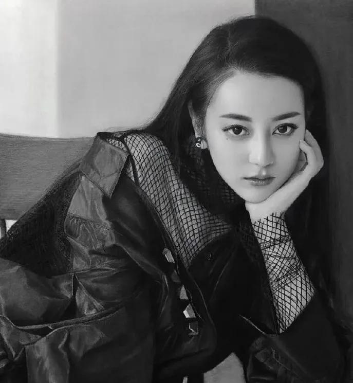 画一幅素描100万笔,胡歌、李现、迪丽热巴在他笔下全都画活了