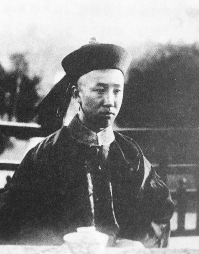 罕见历史照，梦露参加肯尼迪宴会礼服价值百万，伊丽莎白女王登基