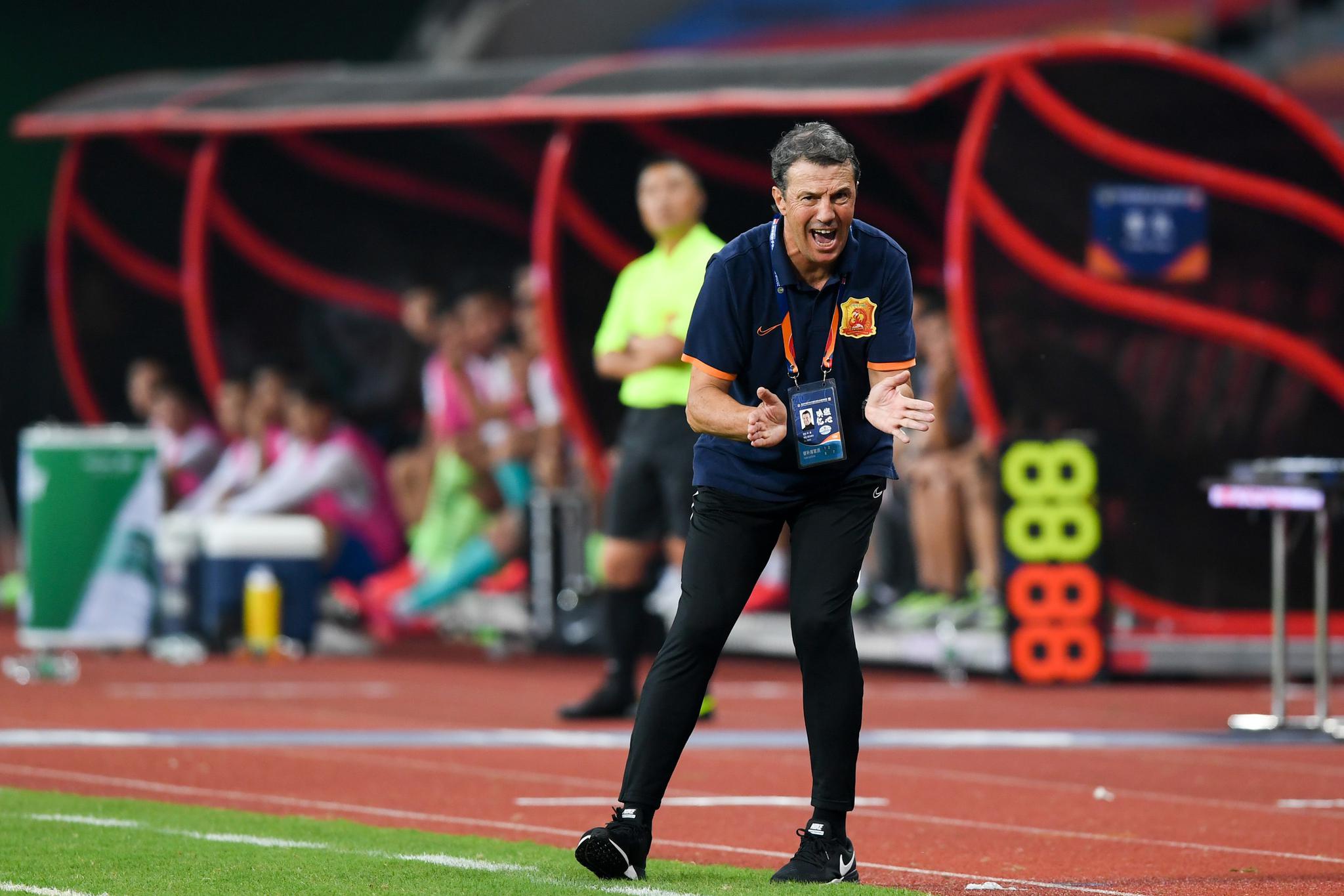 2020赛季中超主教练大比拼,带队成绩不输洋帅,年薪仅是零头