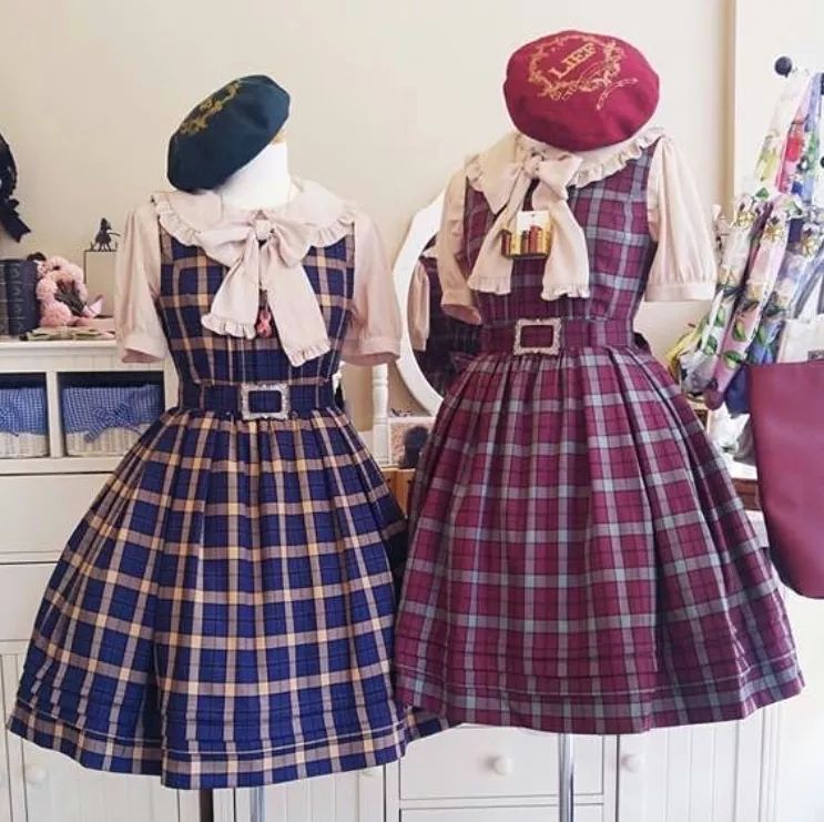 复古洛丽塔洋装,天价洛丽塔自拍