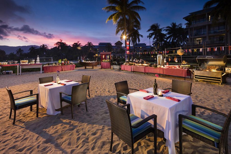 三亚亚龙湾金茂丽思卡尔顿酒店,三亚亚龙湾度假酒店对比