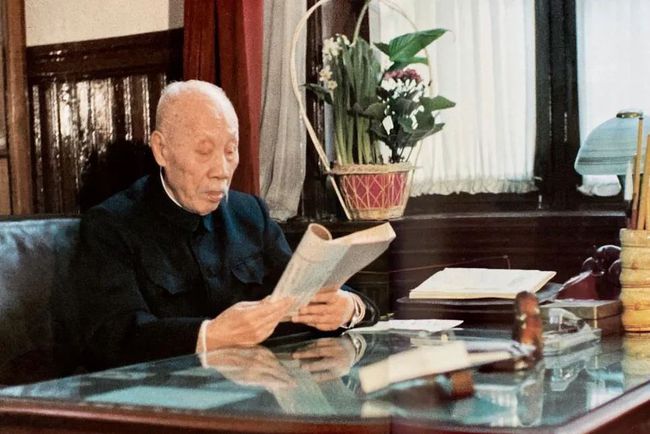 红安县出了8位上将，但地位最高的两人反而没有军衔，官至正国级