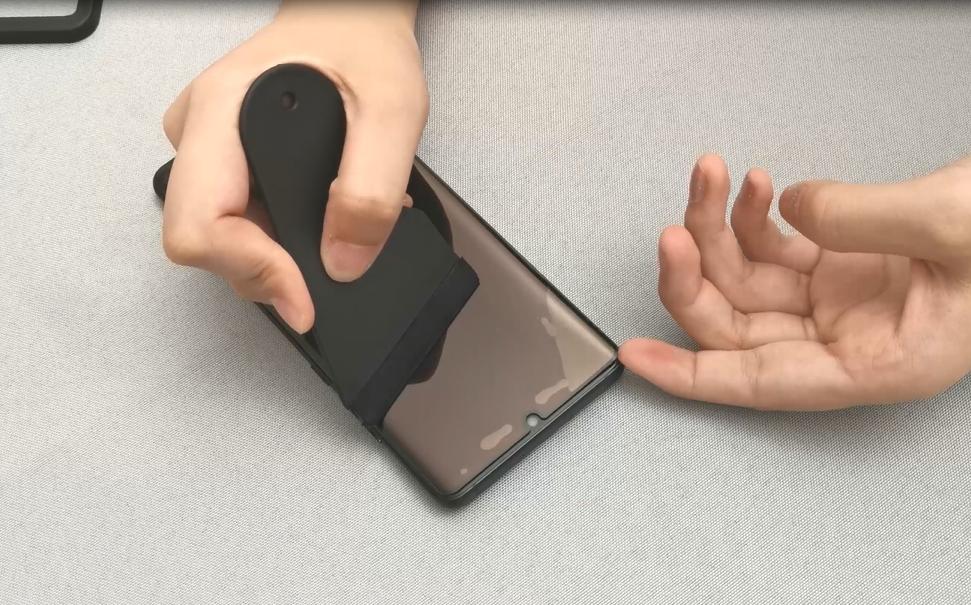 手机钢化膜怎么贴教程无黑边,手机贴钢化膜好还是水凝膜好