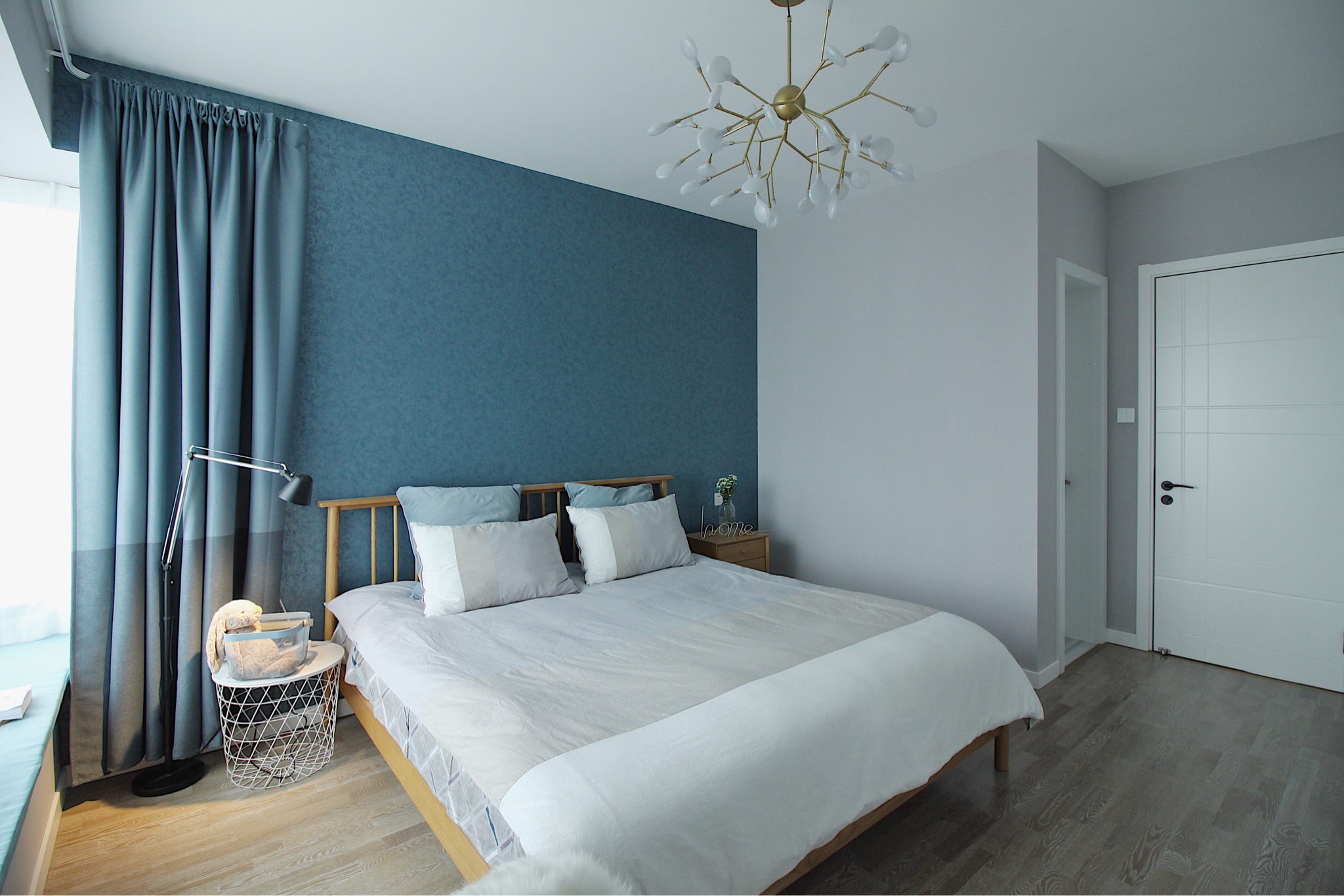 卧室里卫生间门对着床怎么处理的,卧室和卫生间一墙之隔潮湿