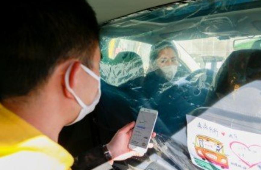 从孤身一人到伙伴同行，滴滴师傅疫情时已接单40天，感受人情冷暖