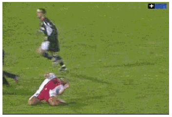 足球场上搞笑瞬间女裁判,足球场上的搞笑瞬间图片