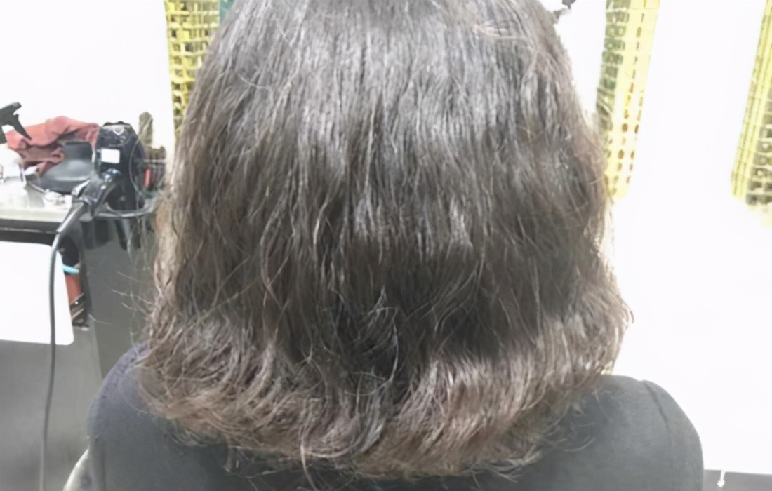 染发打蜡是液体还是膏体,染发打蜡干打还是湿发打