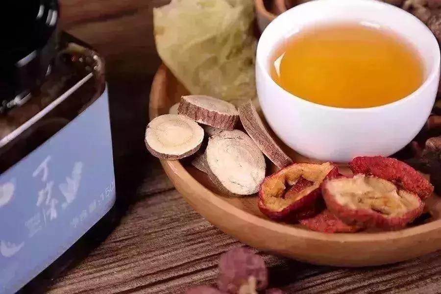 胃胀腹胀胃气上顶嗳气是什么原因,胃胀气恶心没有食欲打嗝就舒服些