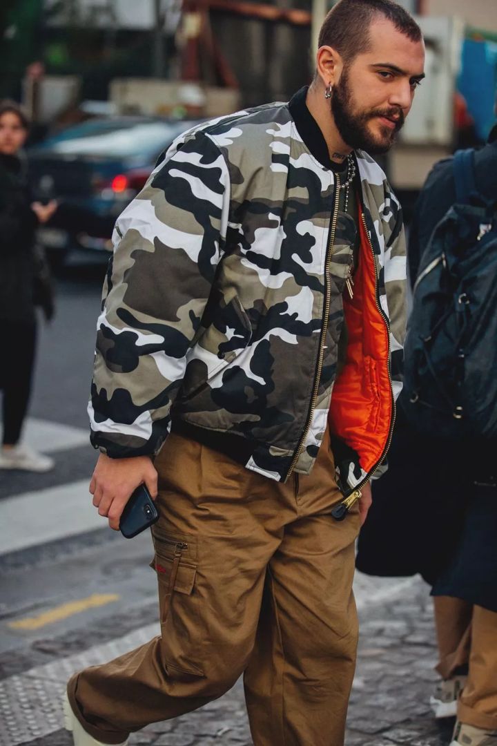 冬季男装搭配男工装裤,男生冬季裤子怎么穿暖和又好看