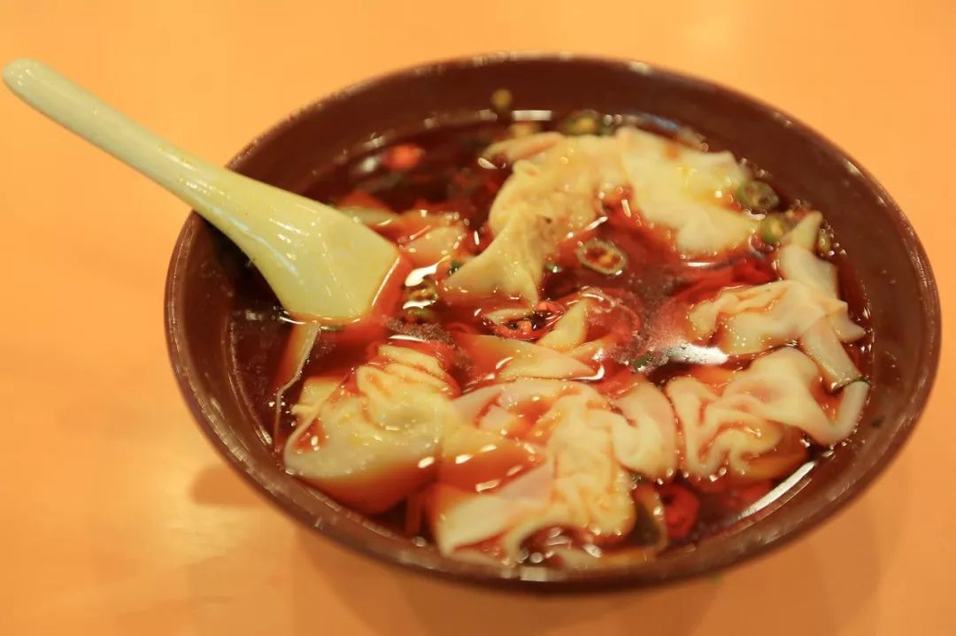 坐上高铁去旅游沿线美食尝个遍,云贵川渝高铁环线