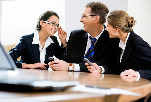 同事背后说你坏话如何高情商应对,同事总在背后说我坏话我该怎么办