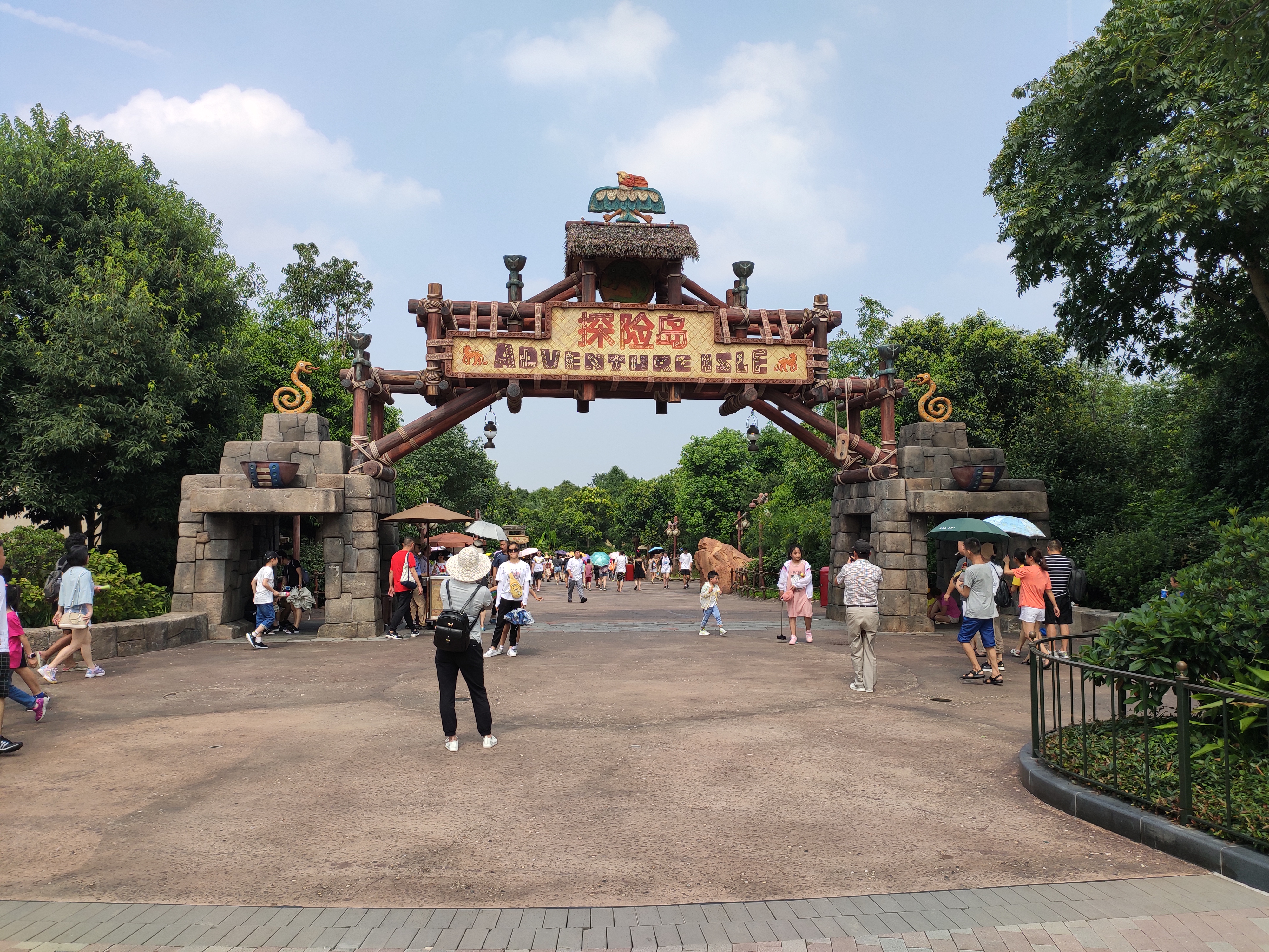 上海迪士尼一大一小旅游攻略,上海迪士尼吃住攻略讲解