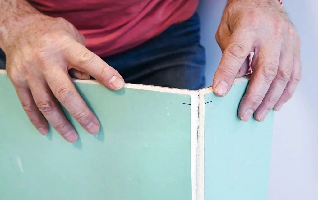 厨卫吊顶用蜂窝板还是石膏板好,铝扣板蜂窝板石膏板吊顶哪个好