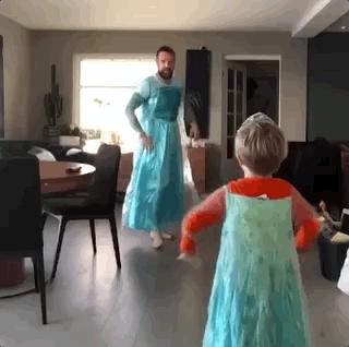 艾莎戴假发,爸爸艾莎