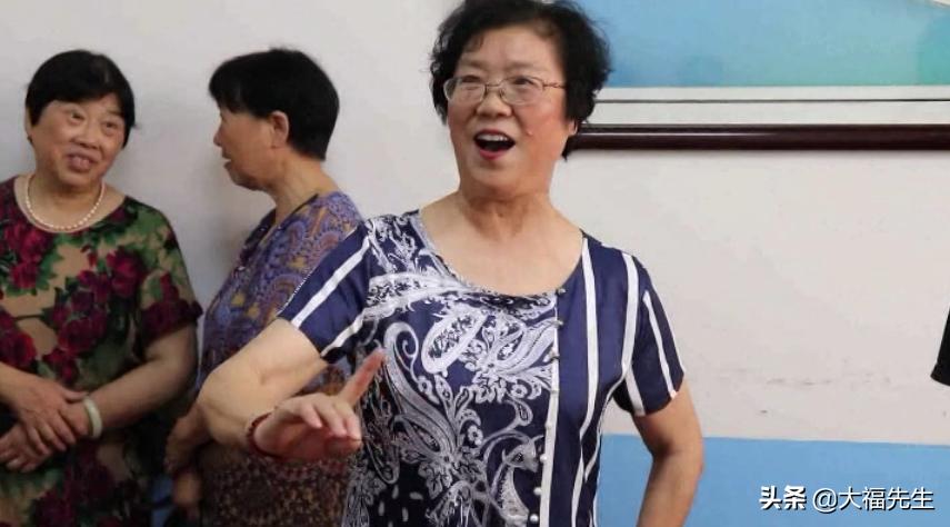 钢铁年代战友重逢,钢铁情怀