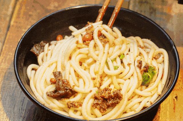 新疆的美食不只是羊肉串,来疆必吃的美食