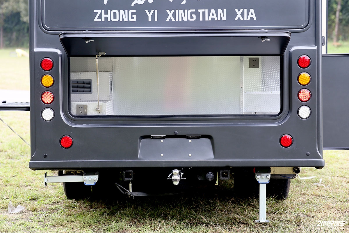 最新国产依维柯欧胜四驱房车,依维柯欧胜6.5吨悬挂