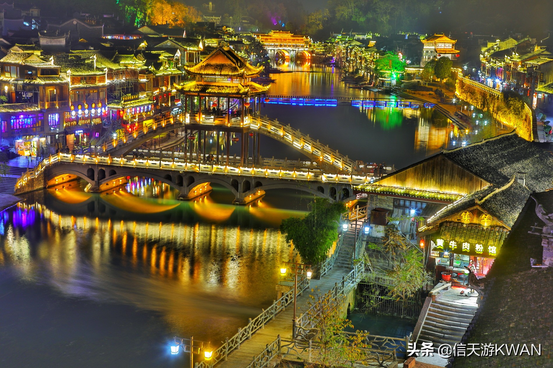 边城：沈从文笔下的湘西,沈从文在边城中对沱江的描写