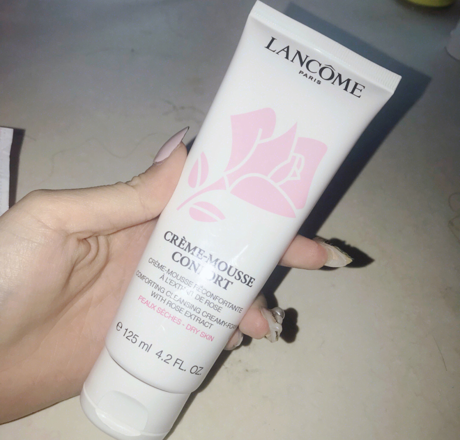 不伤皮肤并且清洁能力好的洗面奶,洗面奶既能美白又能清洁