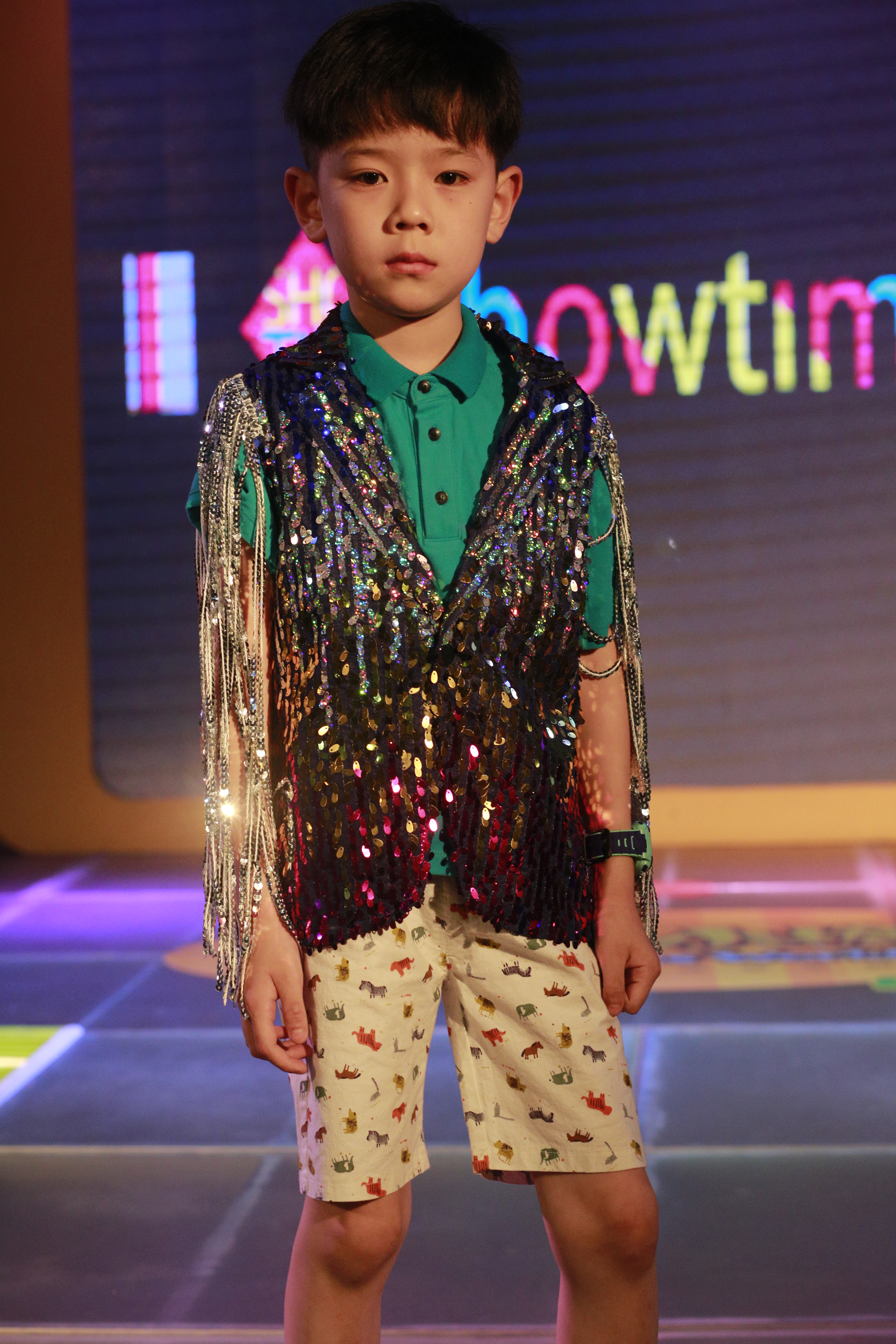 暑期狂欢--彤*妞小**第一次体验麦鲁小城，嗨翻喽