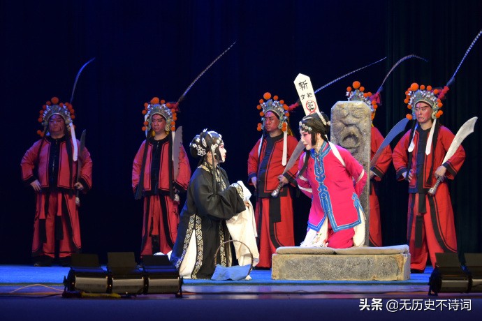 窦娥冤中窦娥形象的反抗性,窦娥冤中窦娥本身的内在的冲突