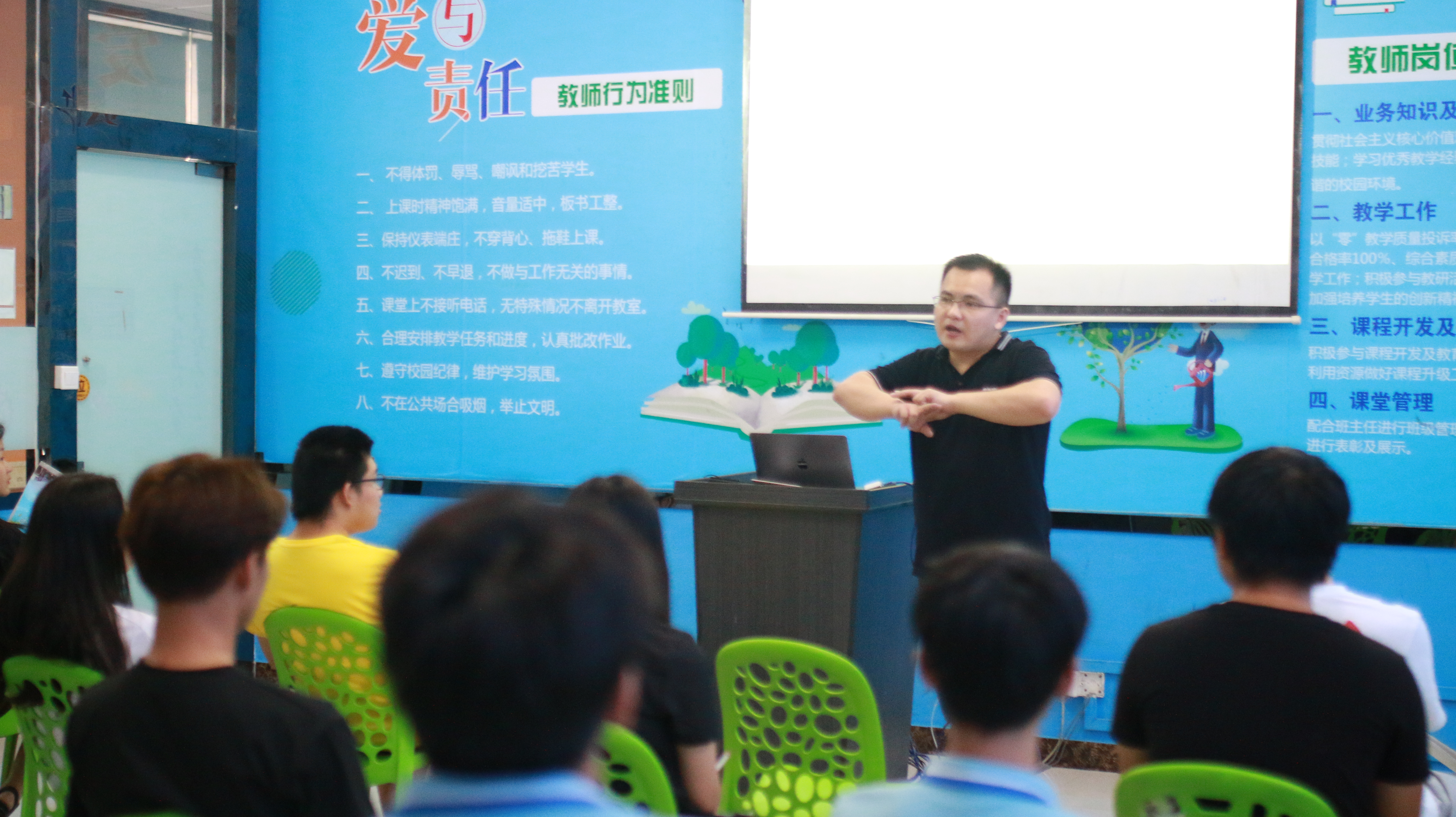 初中毕业学it技术一年学费多少,it技术学习要多久多少学费