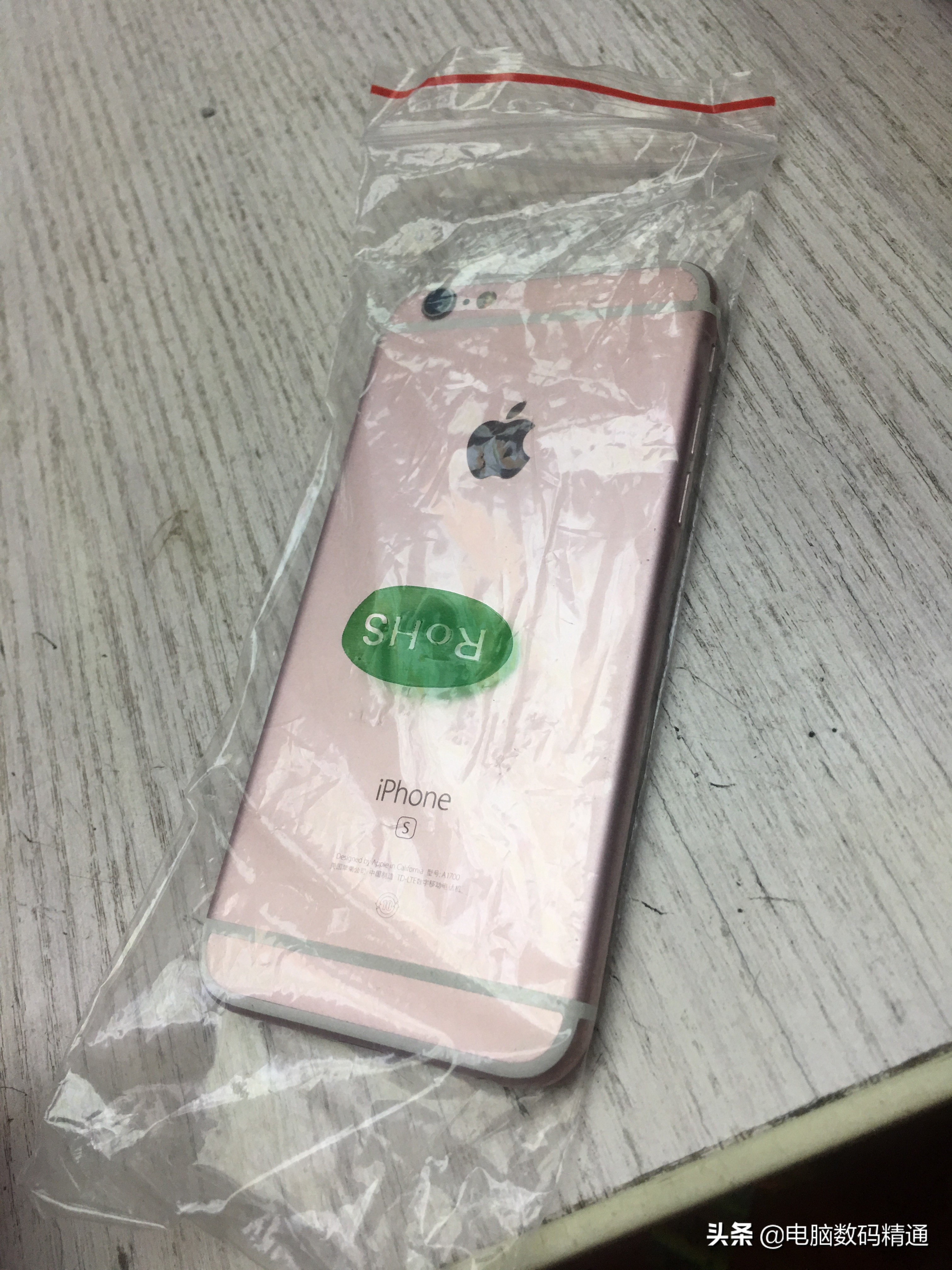 手机掉进厕所维修师傅恶心,手机掉进茅厕坑