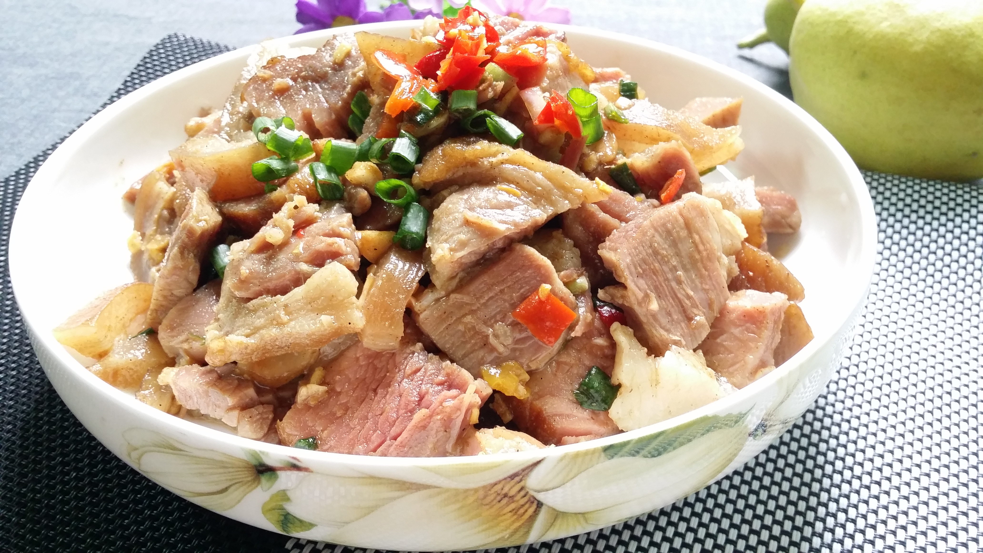 红烧腊猪蹄软糯不油腻,红烧腊猪蹄怎么做好吃又软烂