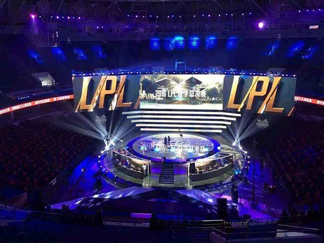 孩子vs老爸王者荣耀,孩子的王者职业梦被父母毁掉