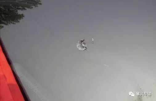 车玻璃从里面碎了是什么原因,车玻璃裂痕修复多少钱